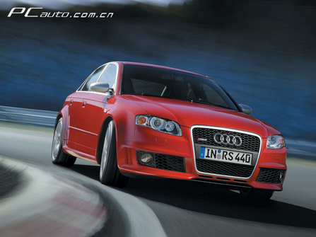 W Audi RS4 DƬ D 